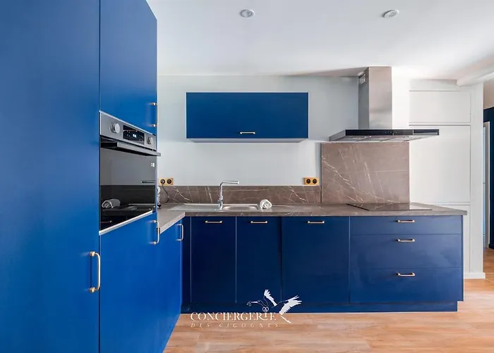 Outre-mer - In Center Of *